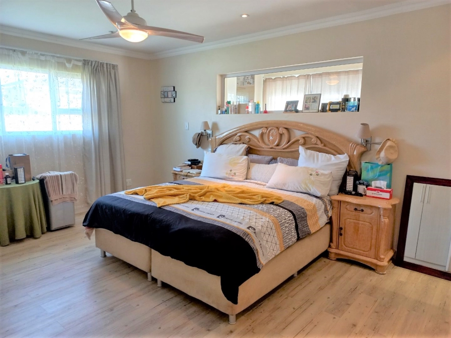 To Let 4 Bedroom Property for Rent in Kidds Beach Eastern Cape